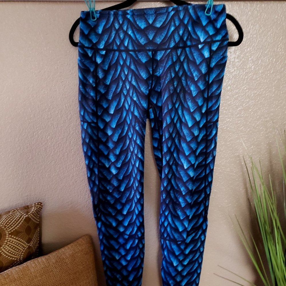 Feed Me Fight Me Blue & Black Textured Pattern Leggings